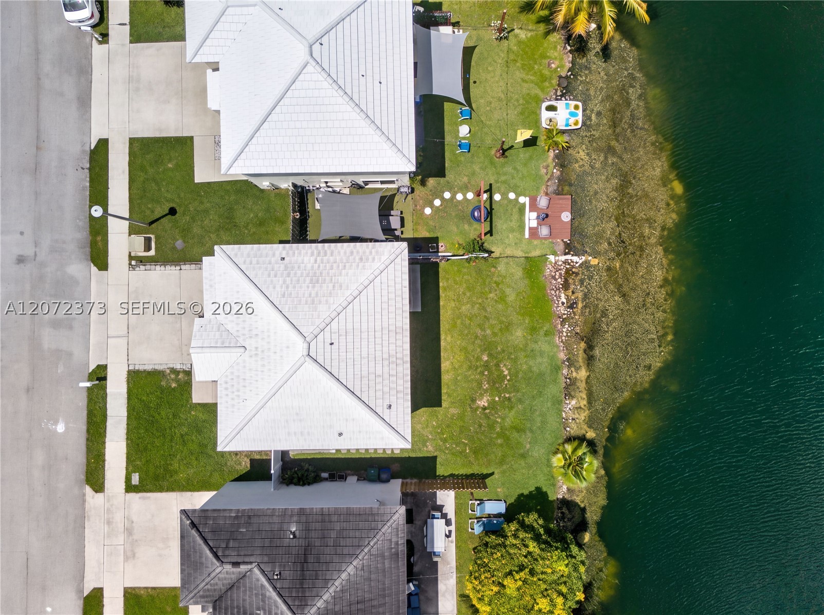 6733 Bayfront Dr Property Photo 4