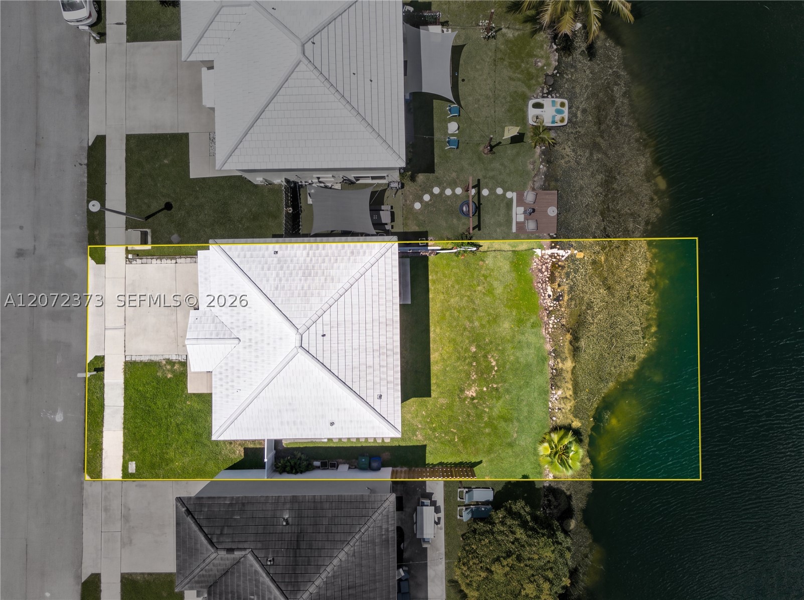 6733 Bayfront Dr Property Photo 5