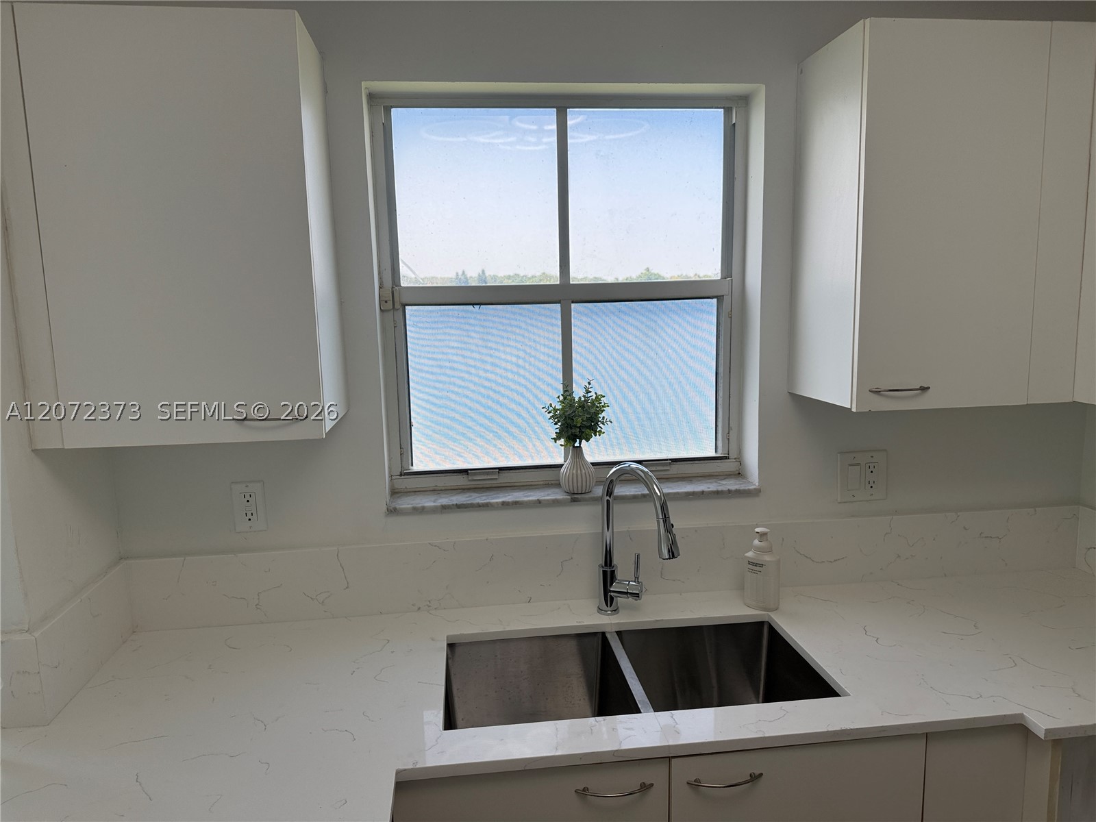 6733 Bayfront Dr Property Photo 6
