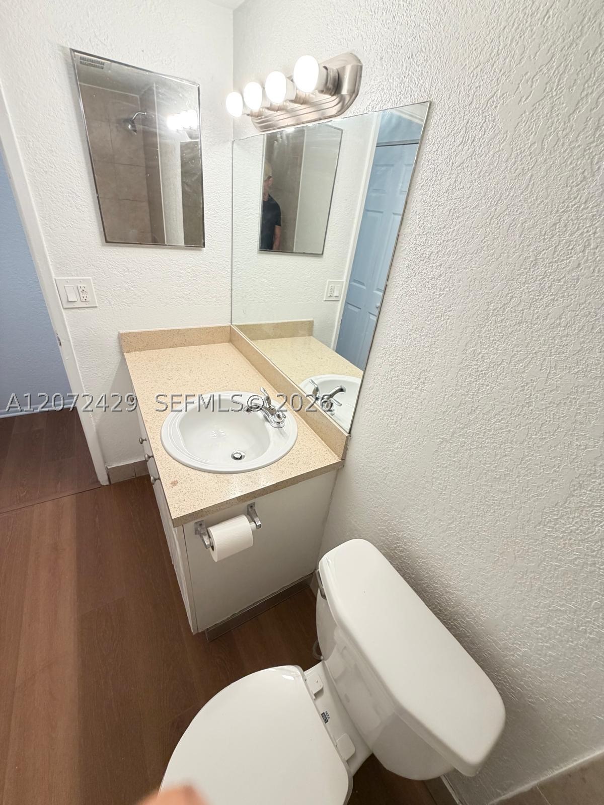 411 Executive Center Dr 109 Property Photo 4
