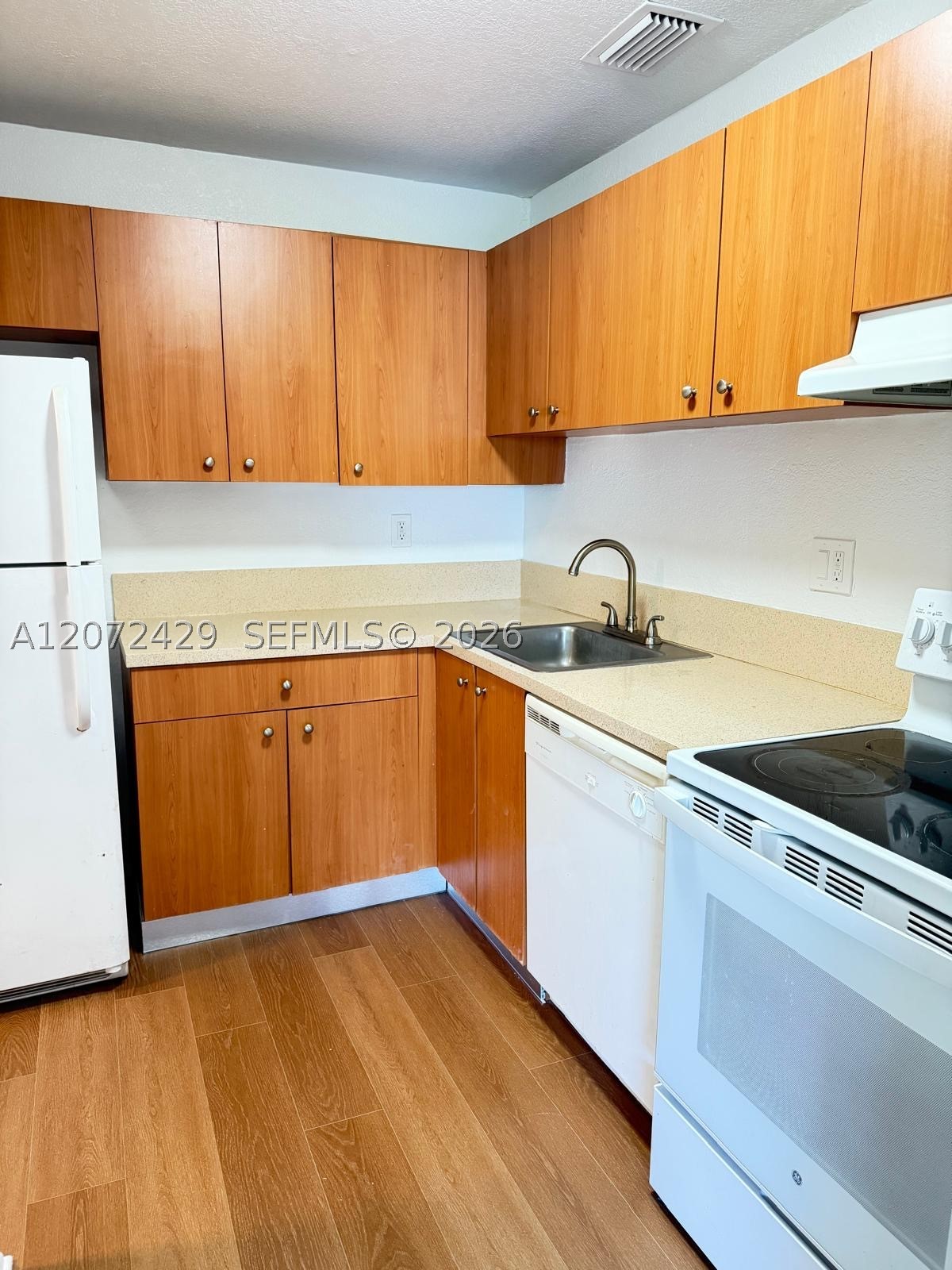 411 Executive Center Dr 109 Property Photo 10