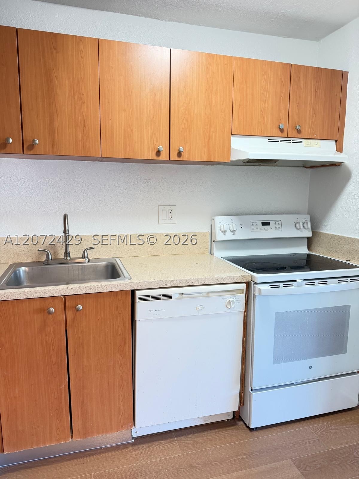 411 Executive Center Dr 109 Property Photo 13
