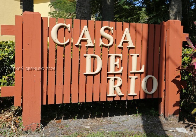 470 NW 20th St 201 Property Photo 1