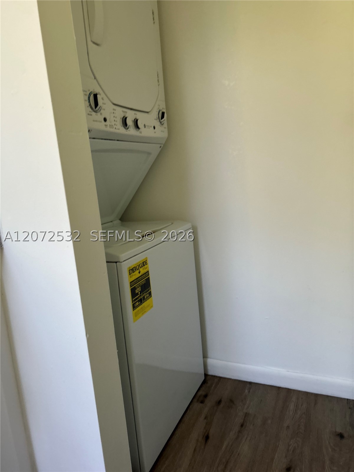 1055 N Franklin Ave 1055d Property Photo 5