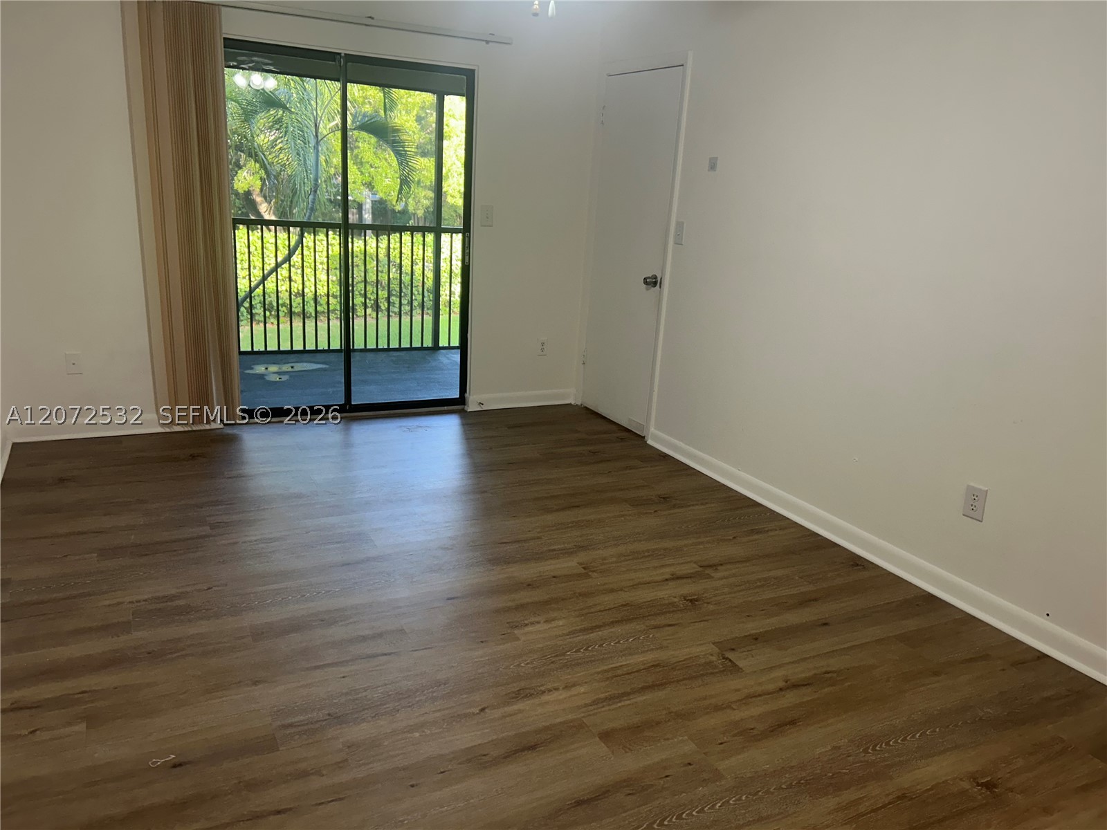 1055 N Franklin Ave 1055d Property Photo 8