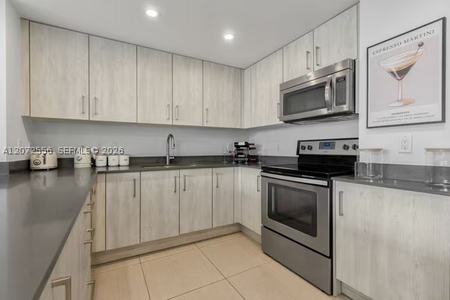 7525 E Treasure Dr 911 Property Photo 19
