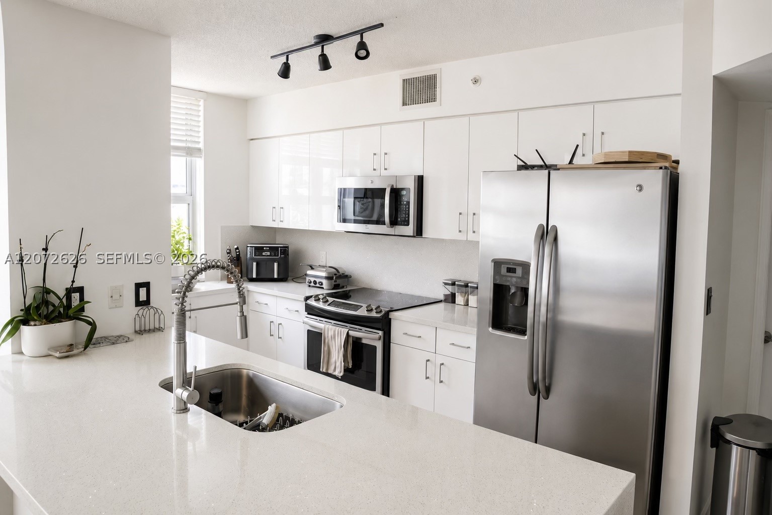 1155 Brickell Bay Dr 902 Property Photo 4