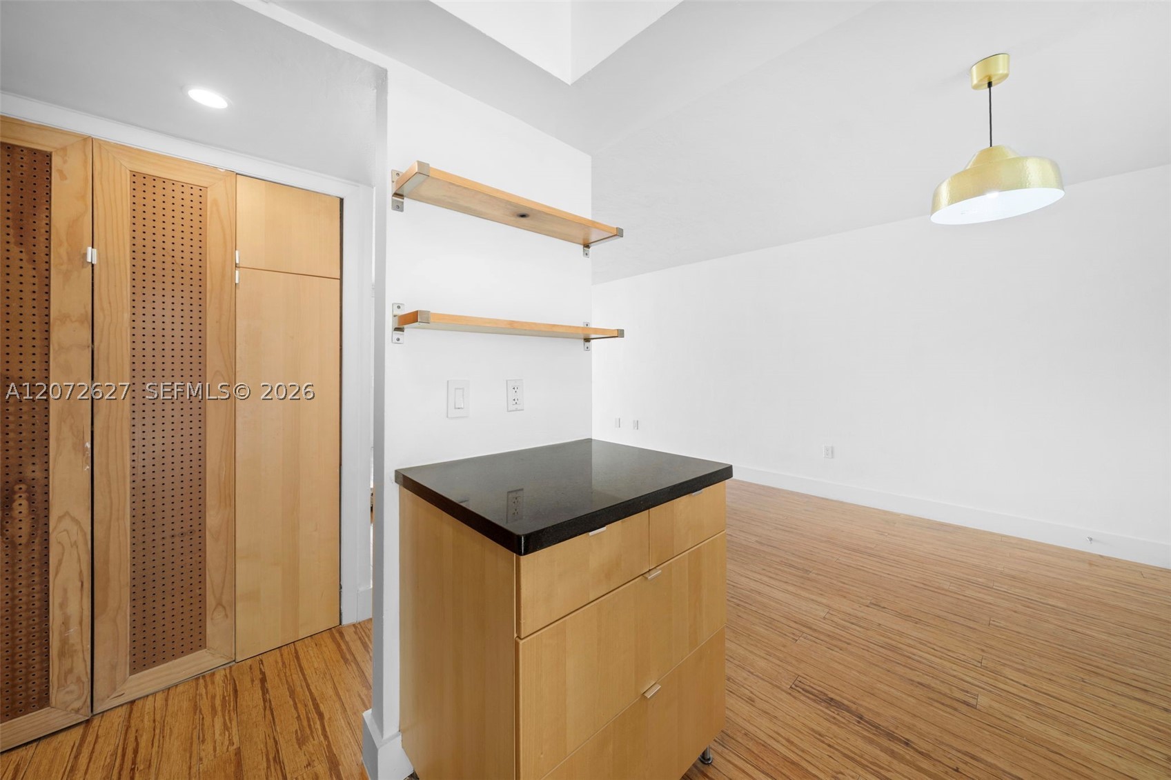 1670 Bay Rd 4b Property Photo 8