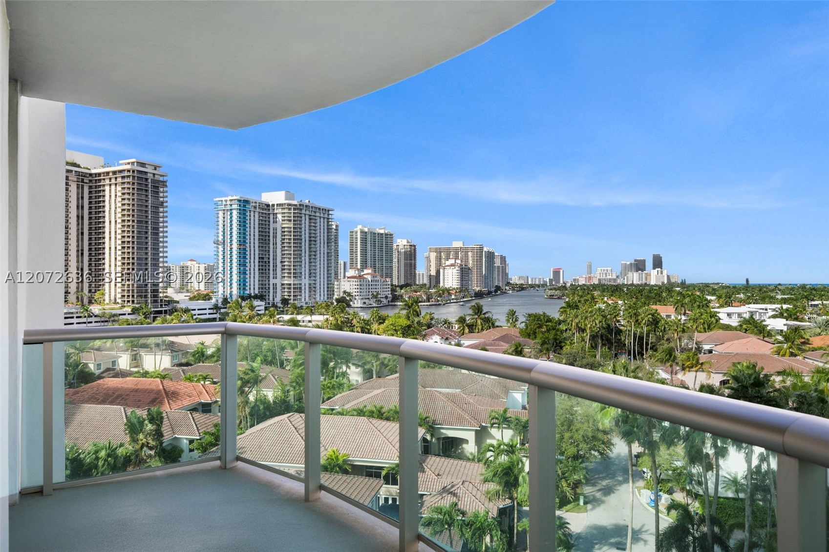 19380 Collins Ave 826 Property Photo 10