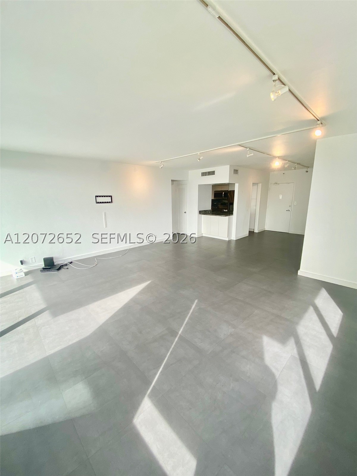 1200 West Ave 815 Property Photo 5