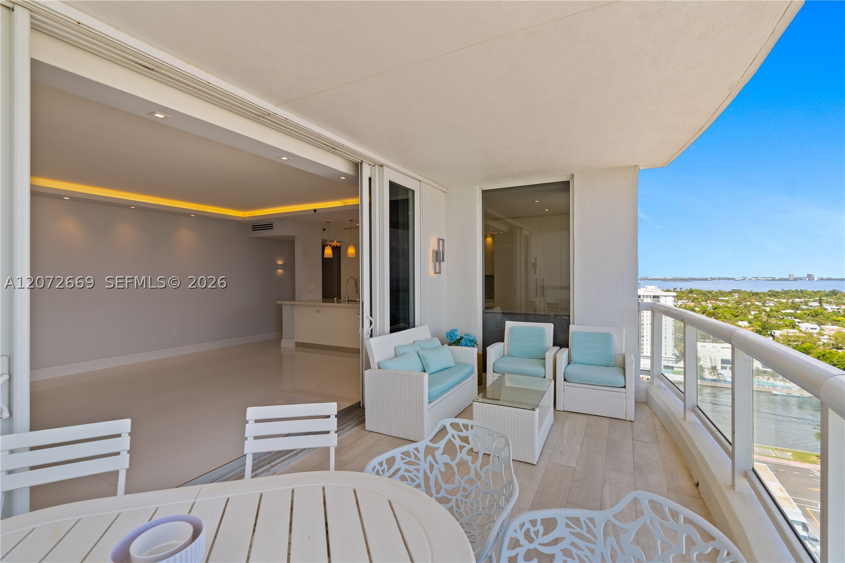 4201 Collins Ave 2202 Property Photo 12