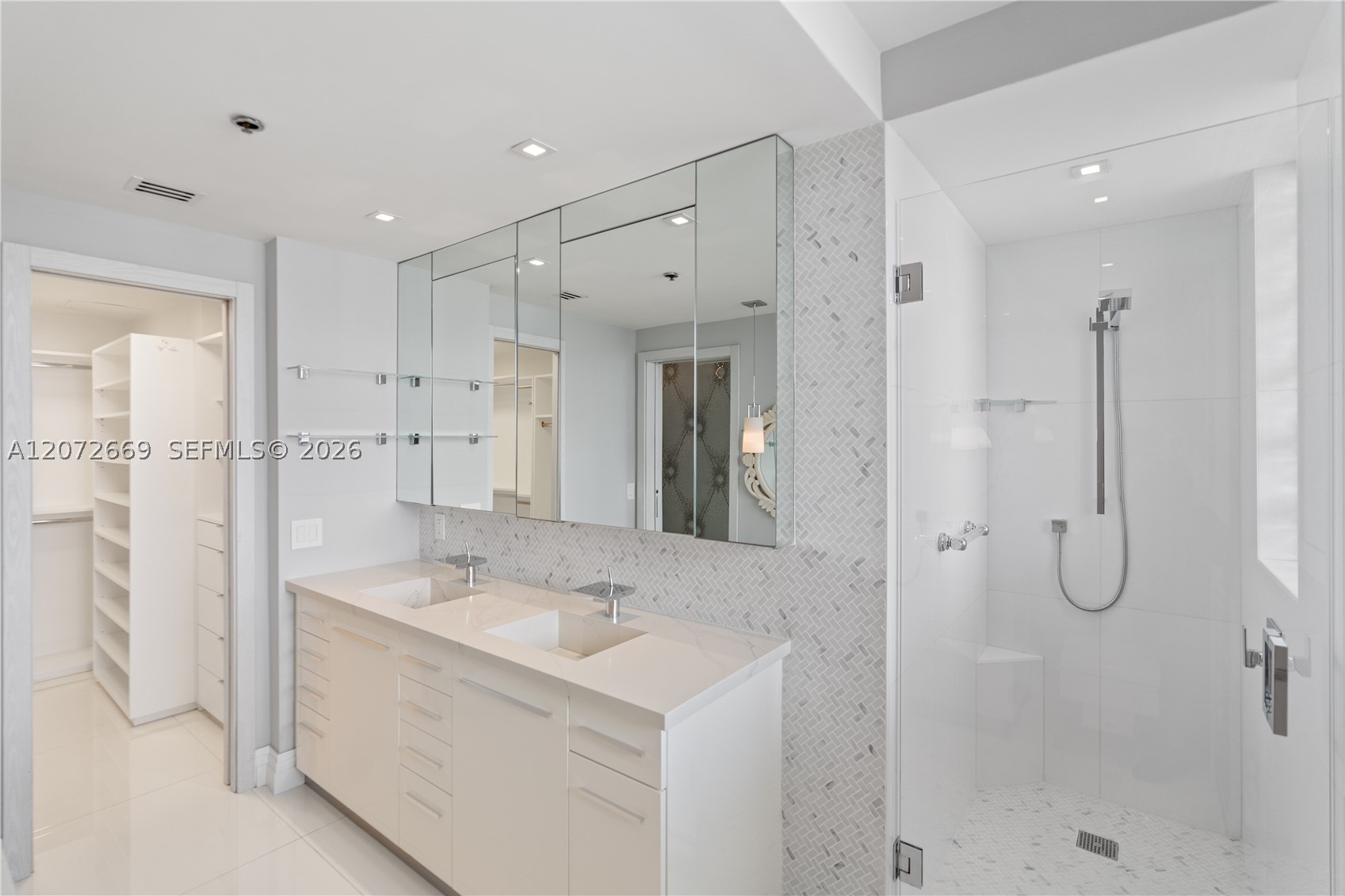 4201 Collins Ave 2202 Property Photo 43