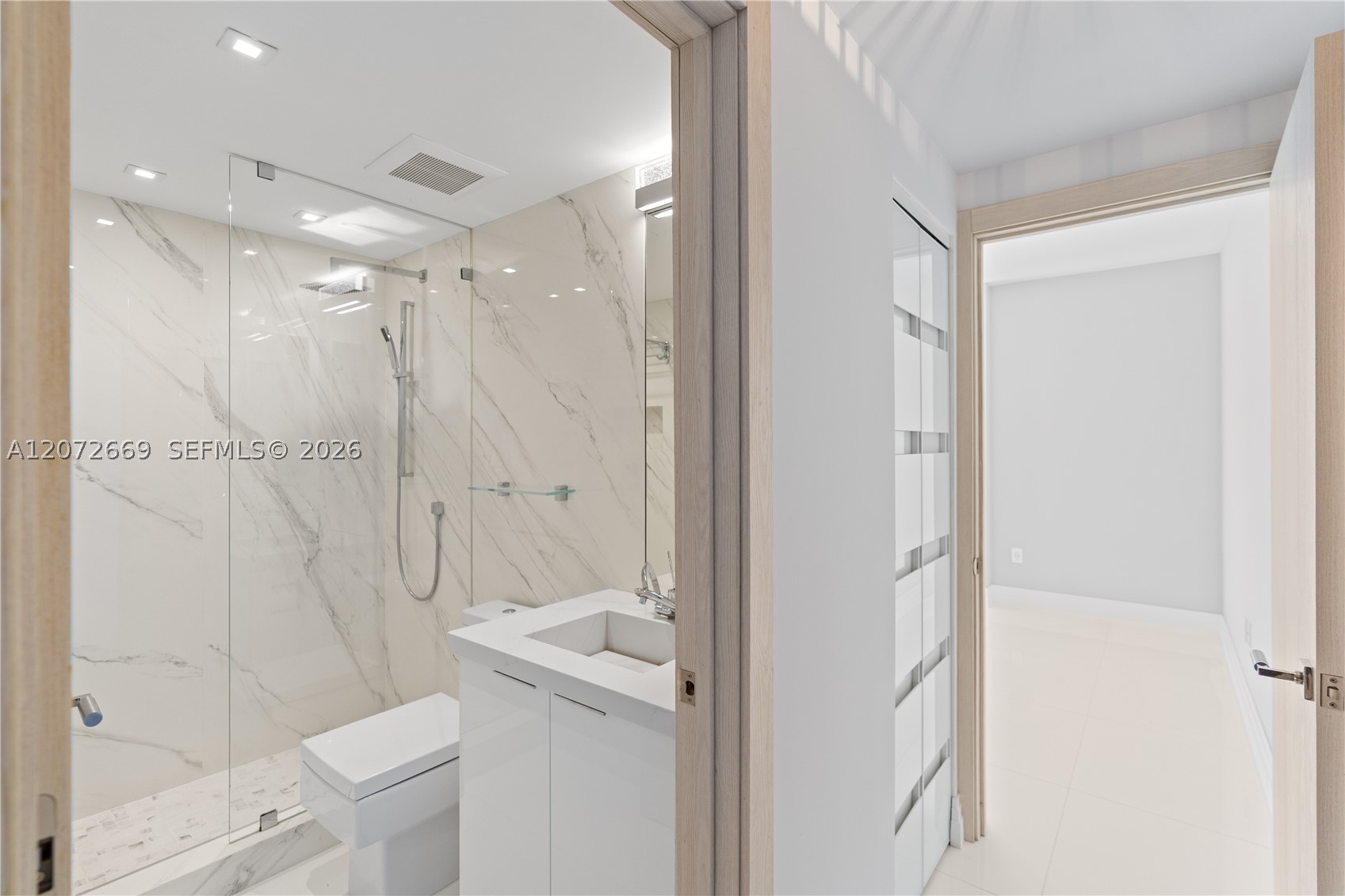 4201 Collins Ave 2202 Property Photo 50