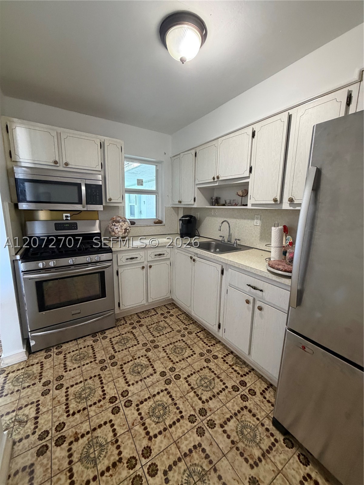 720 Collins Ave 502 Property Photo 5