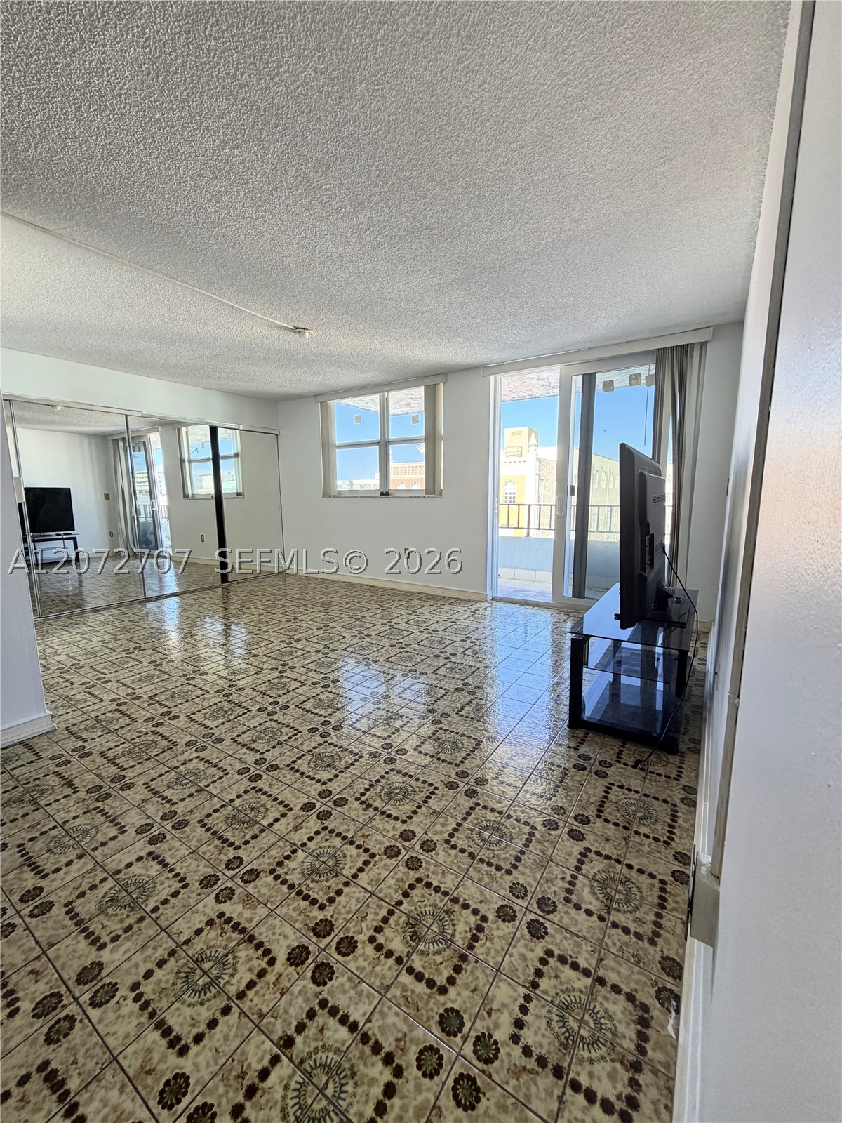 720 Collins Ave 502 Property Photo 6