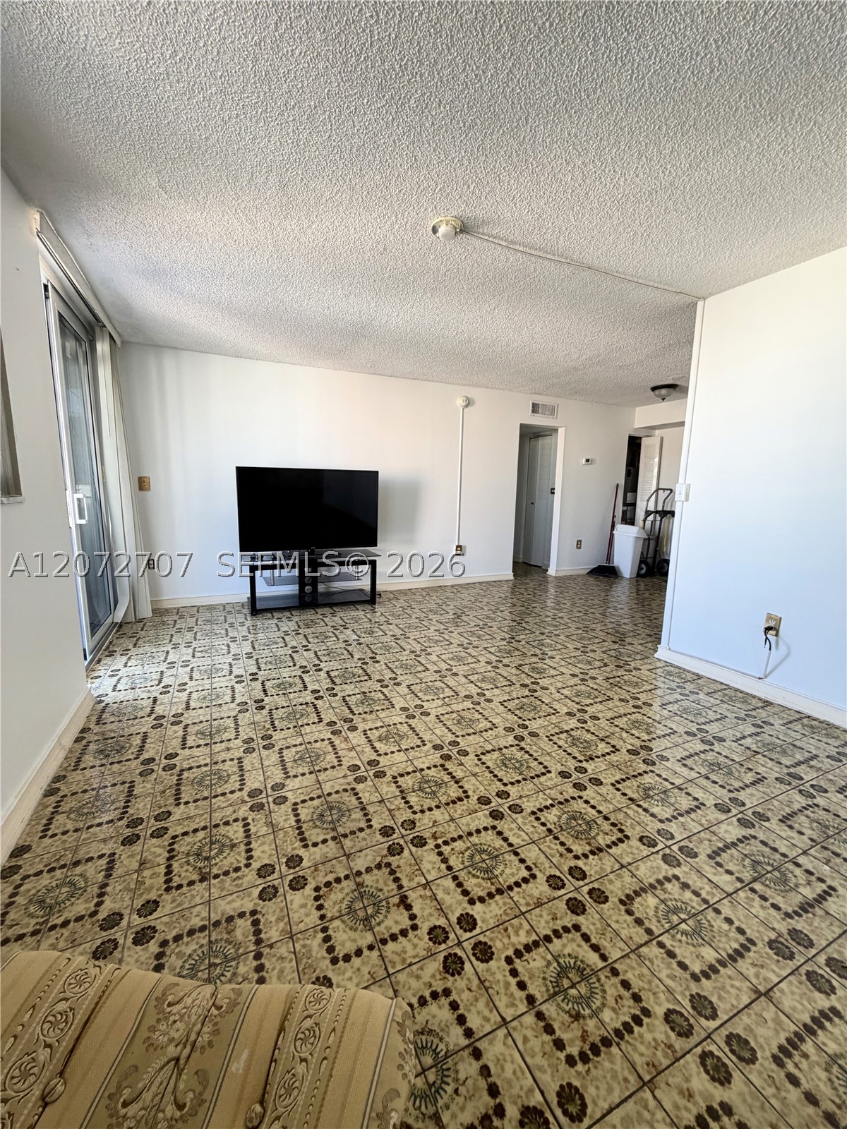 720 Collins Ave 502 Property Photo 7