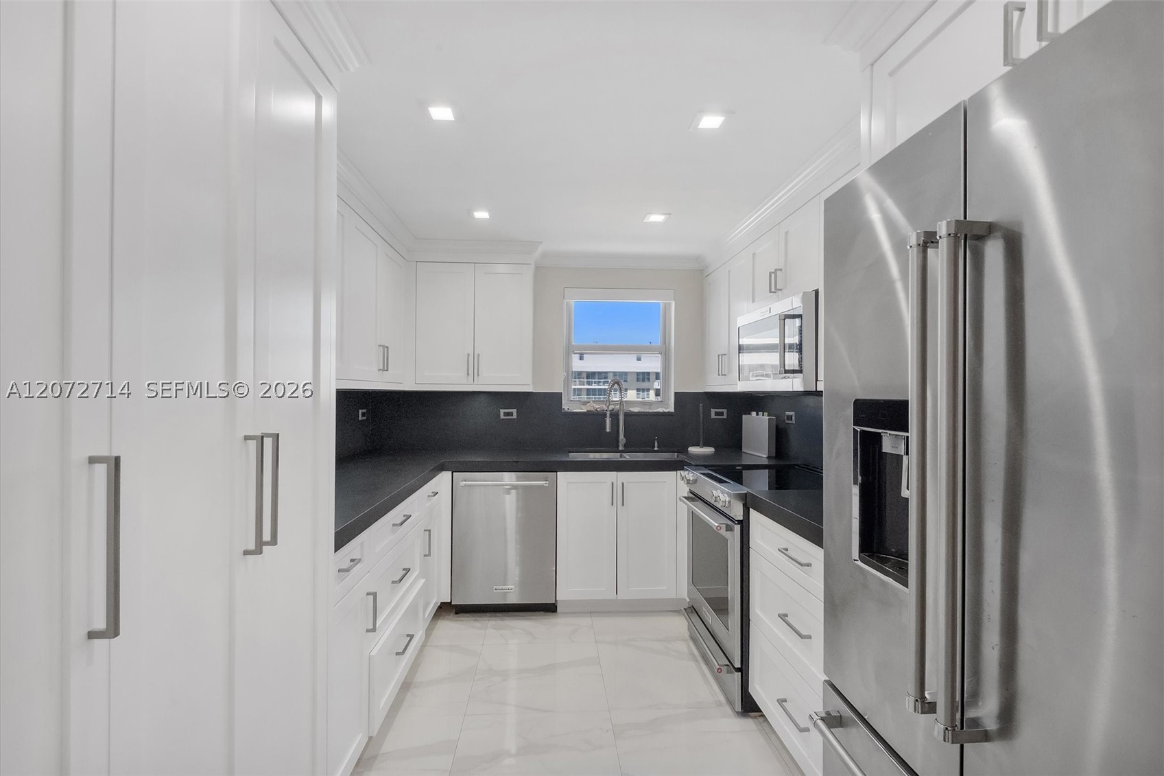 5555 Collins Ave 16b Property Photo 7