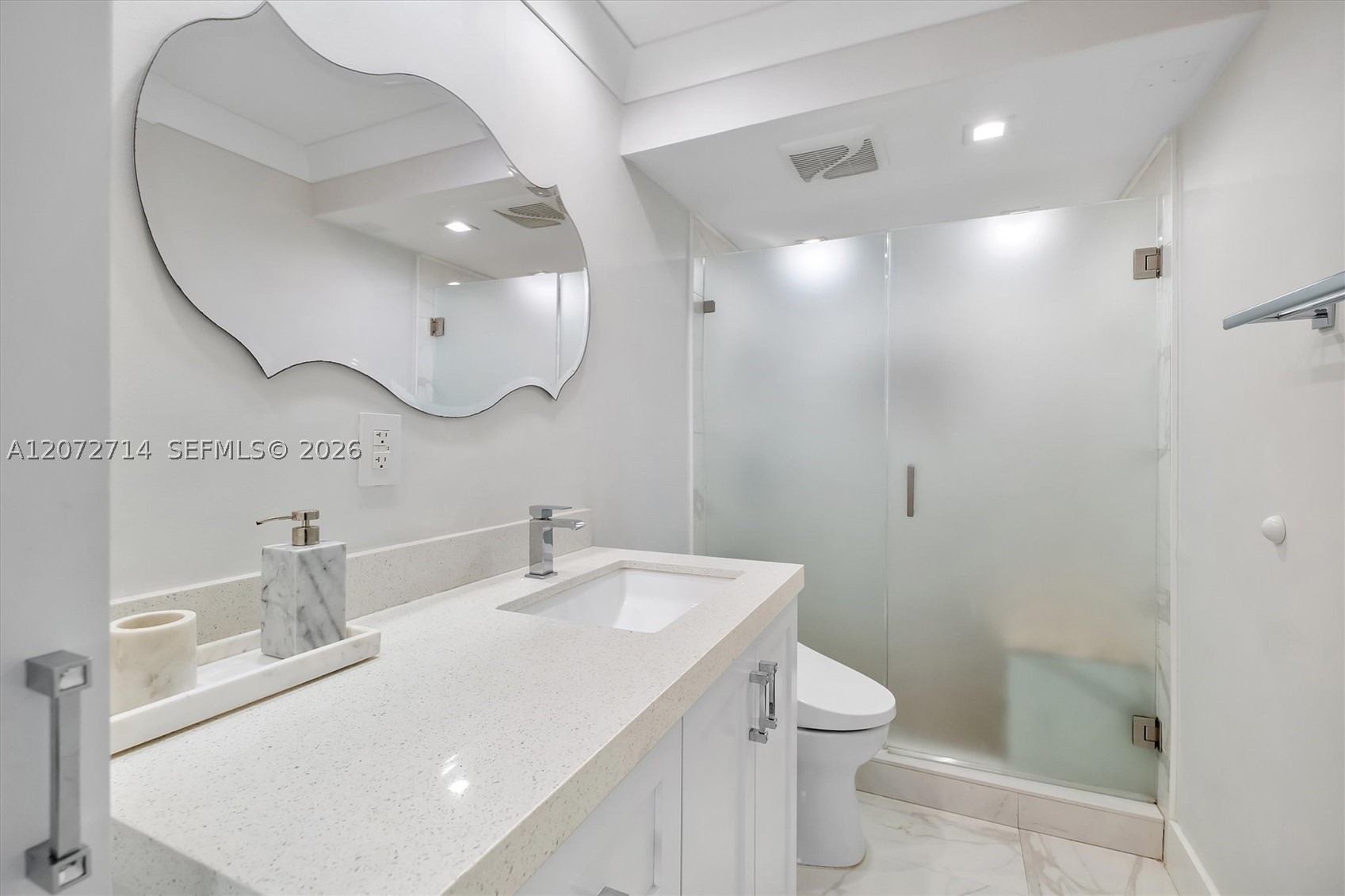 5555 Collins Ave 16b Property Photo 19
