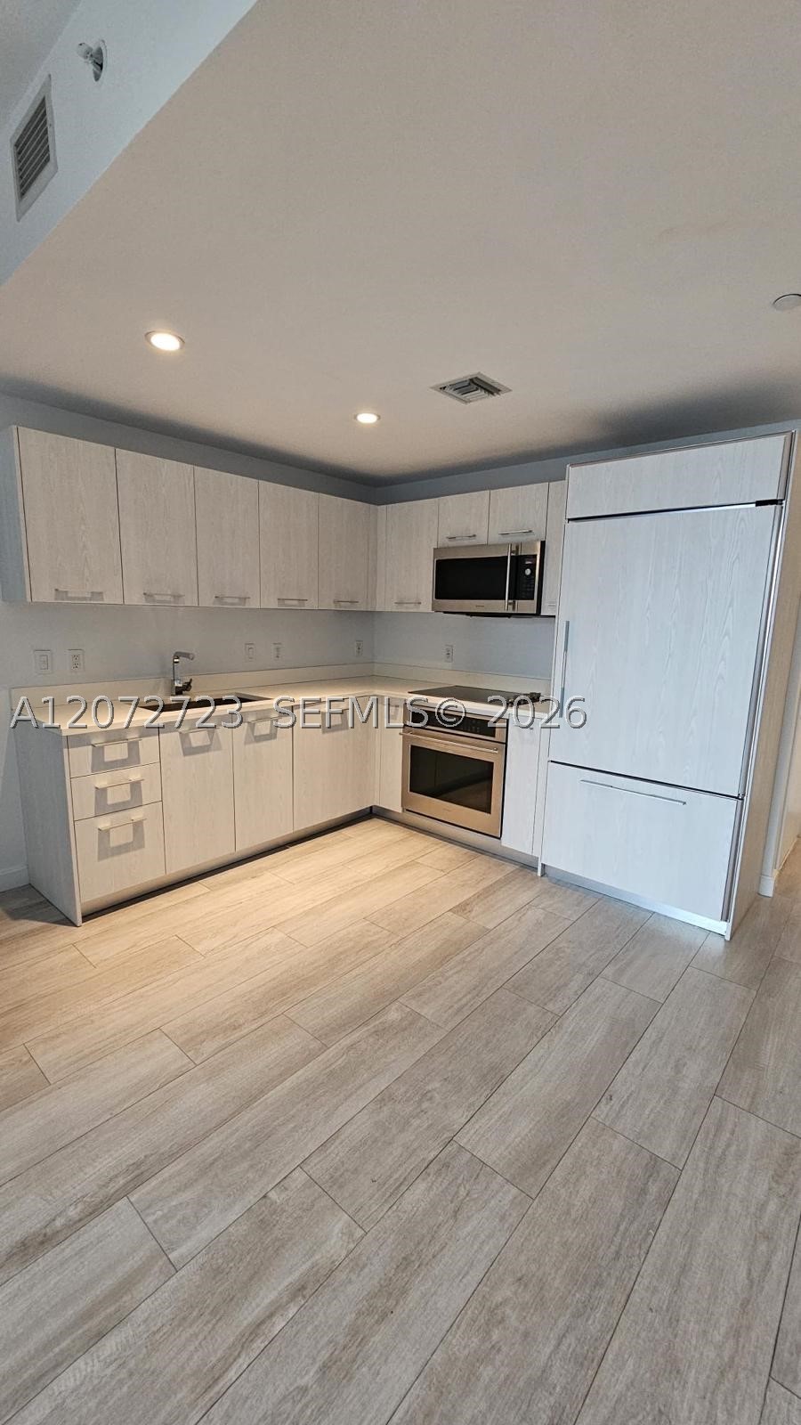 45 SW 9th St 2102 Property Photo 1