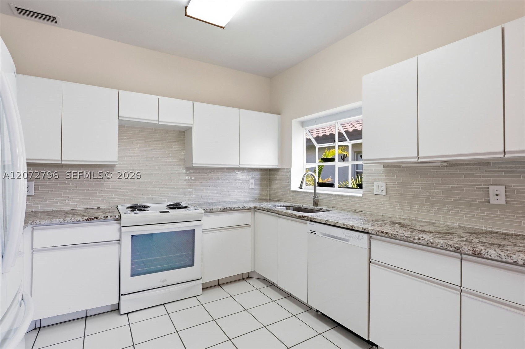 11594 Briarwood Cir 4 Property Photo 17