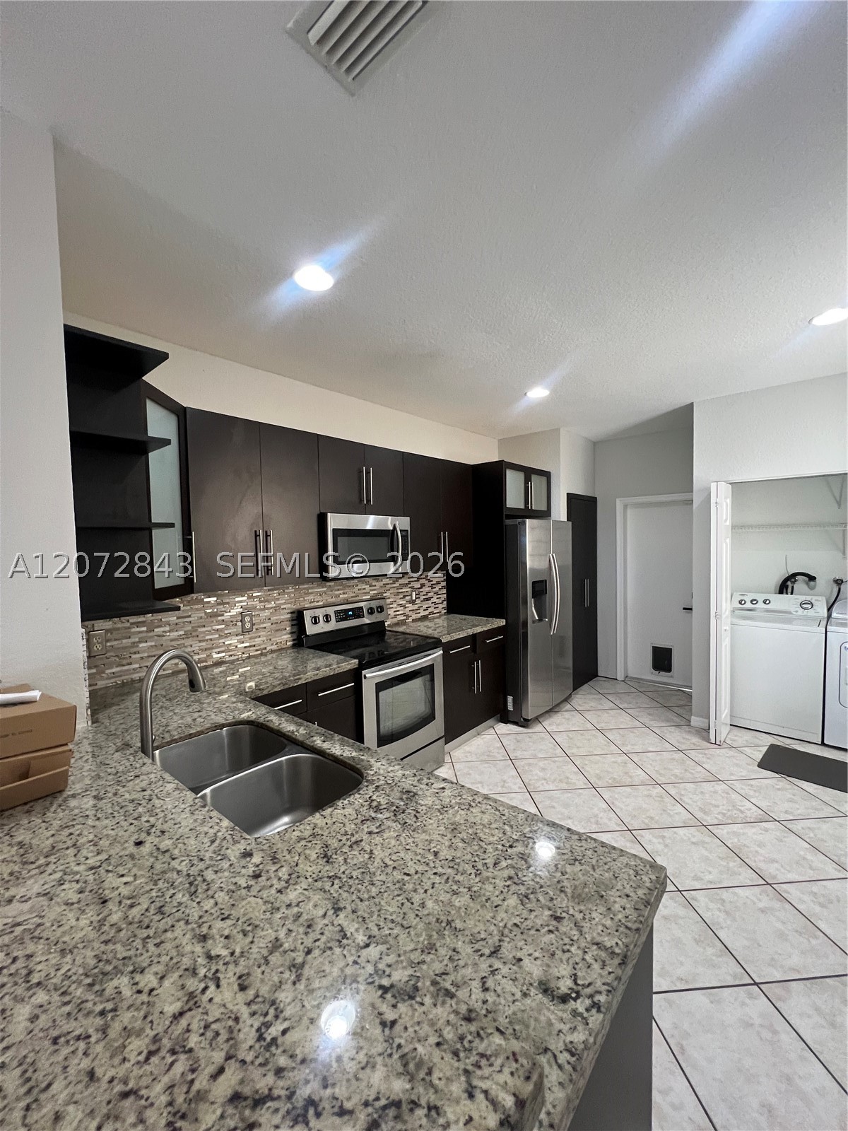 2445 Pasadena Way Property Photo 4