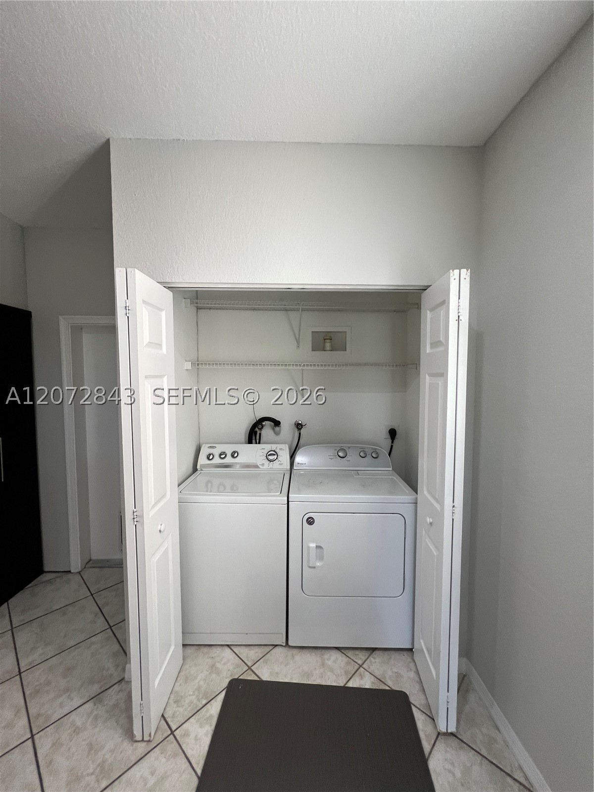 2445 Pasadena Way Property Photo 5