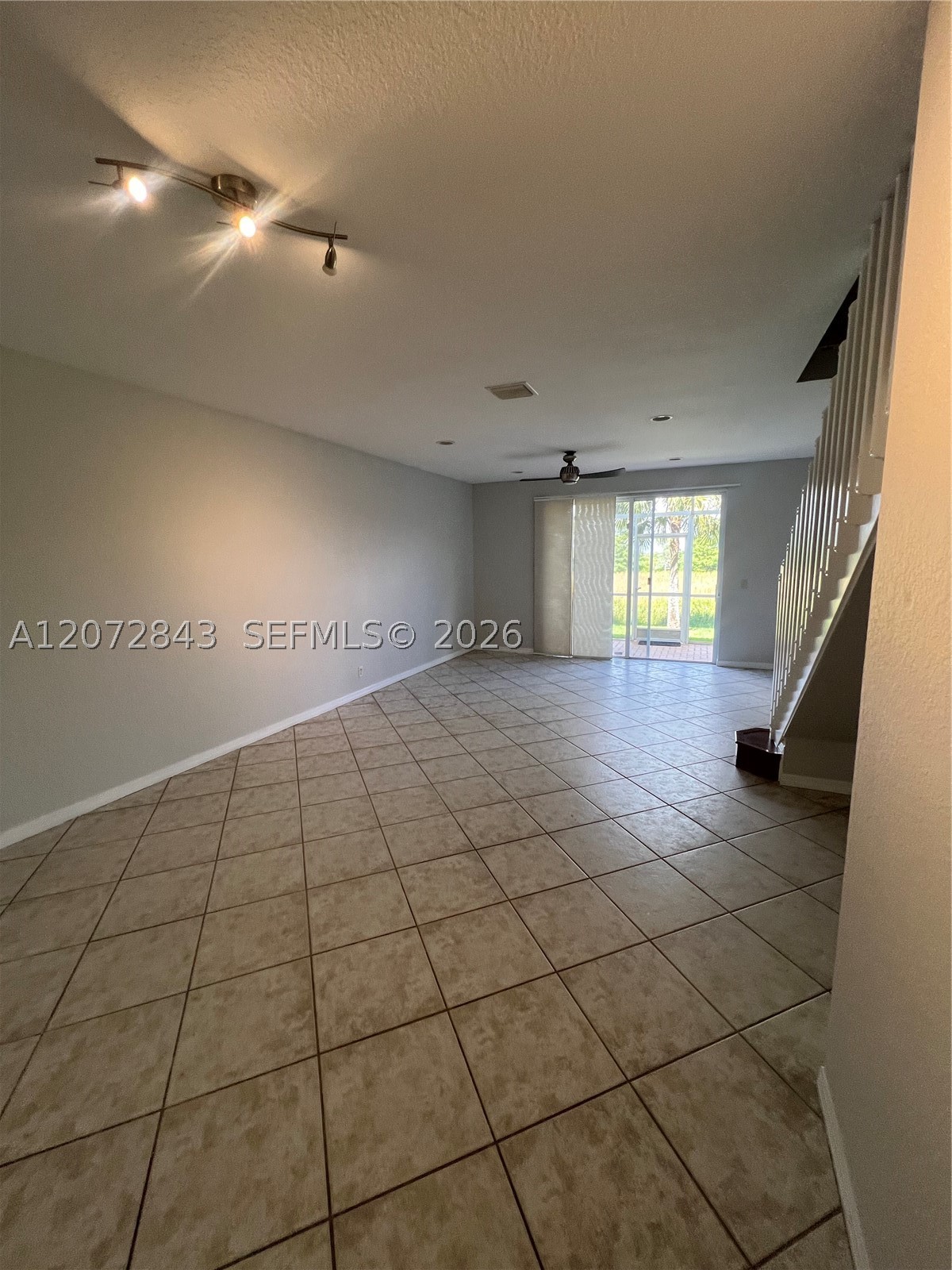 2445 Pasadena Way Property Photo 6