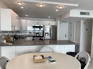 100 Bayview Dr 2010 Property Photo 5