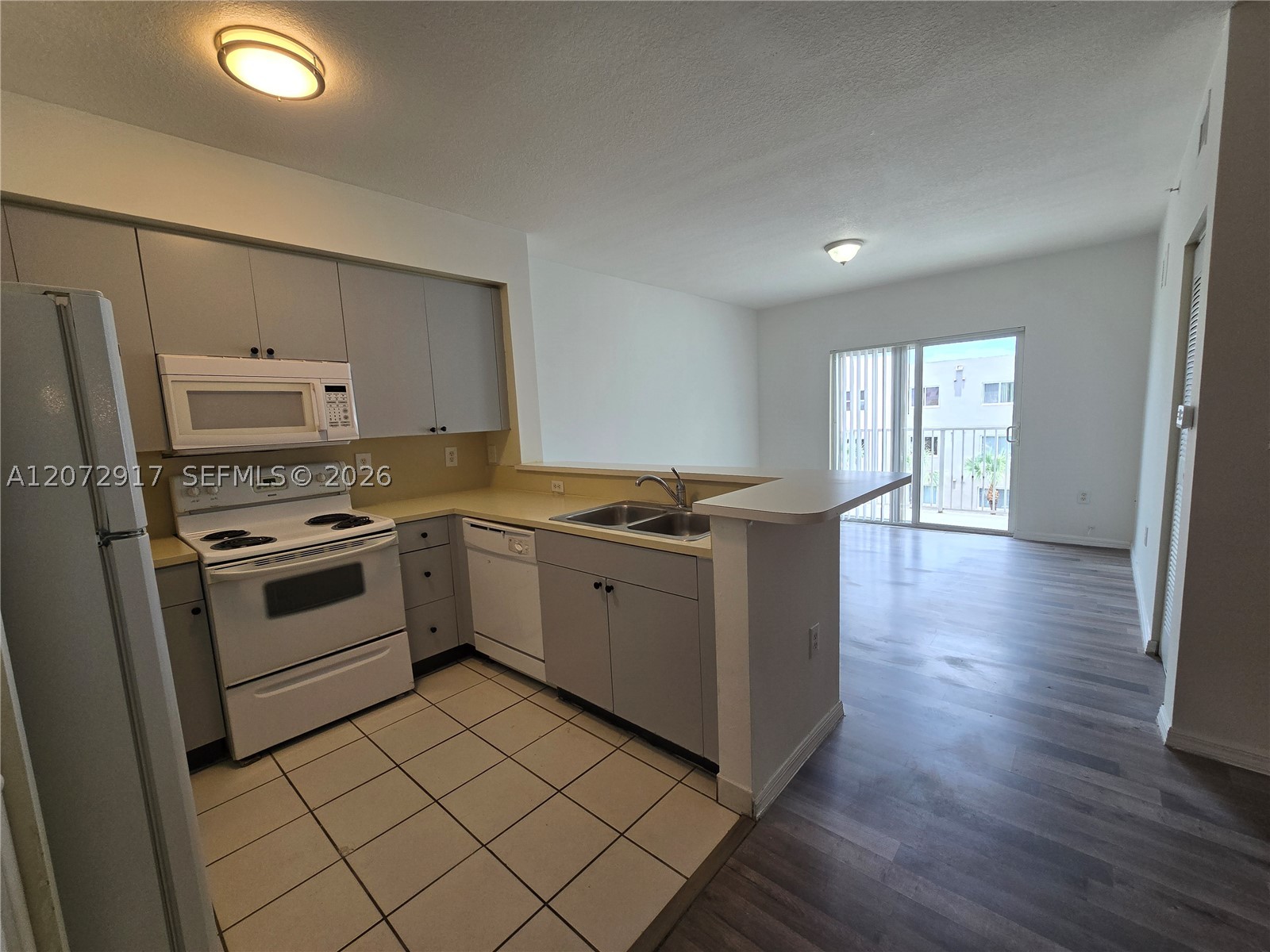 11060 SW 196th St 413 Property Photo 1