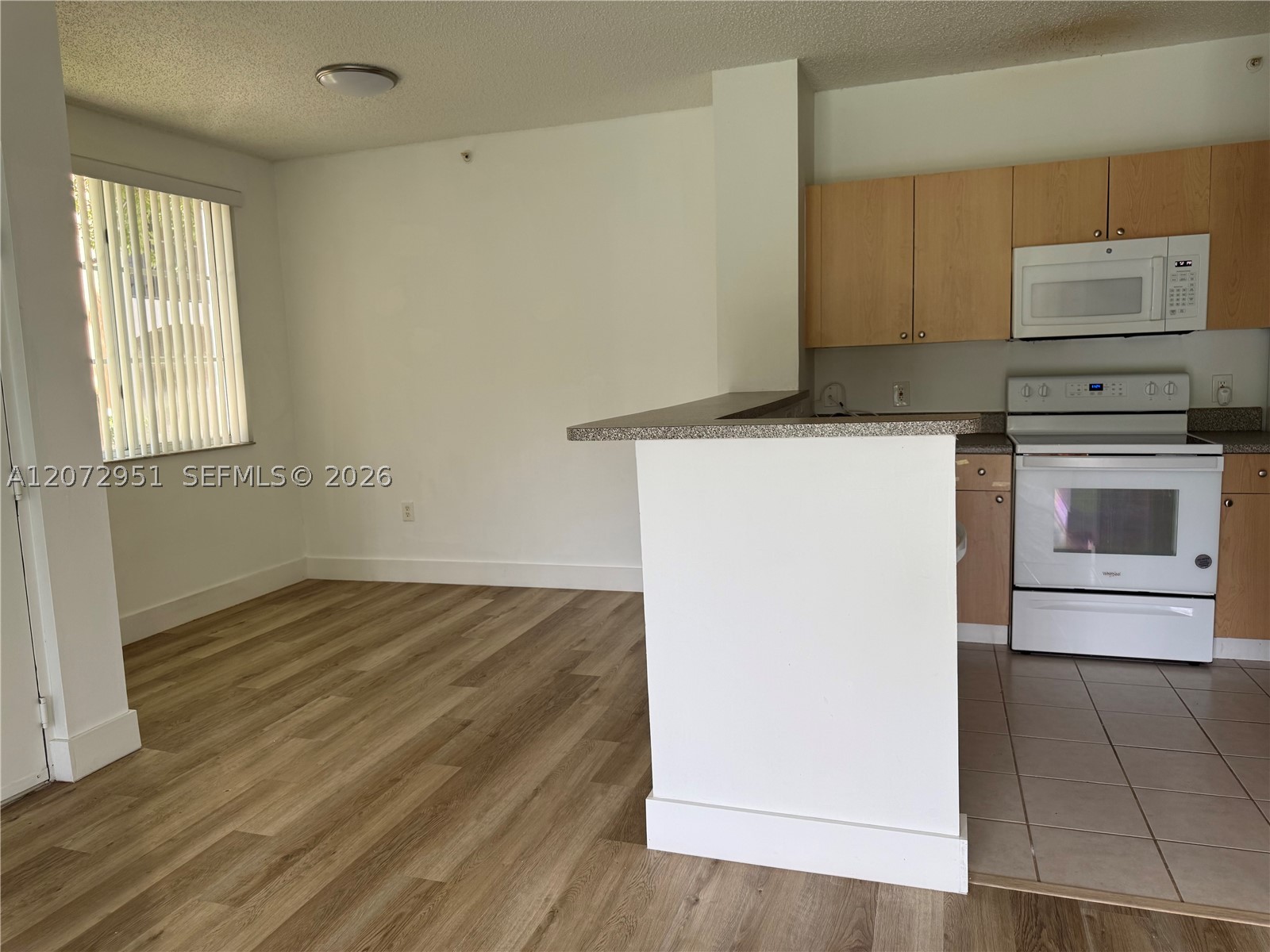8010 N Nob Hill Rd 108 Property Photo 3