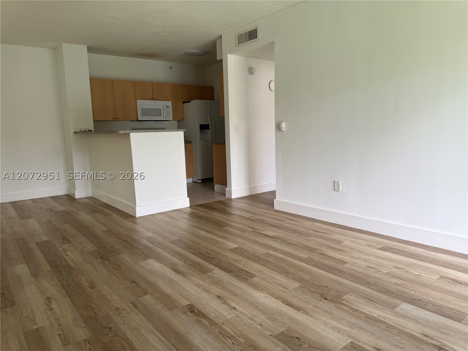 8010 N Nob Hill Rd 108 Property Photo 5