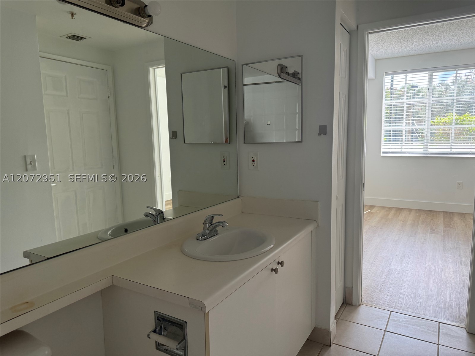 8010 N Nob Hill Rd 108 Property Photo 11