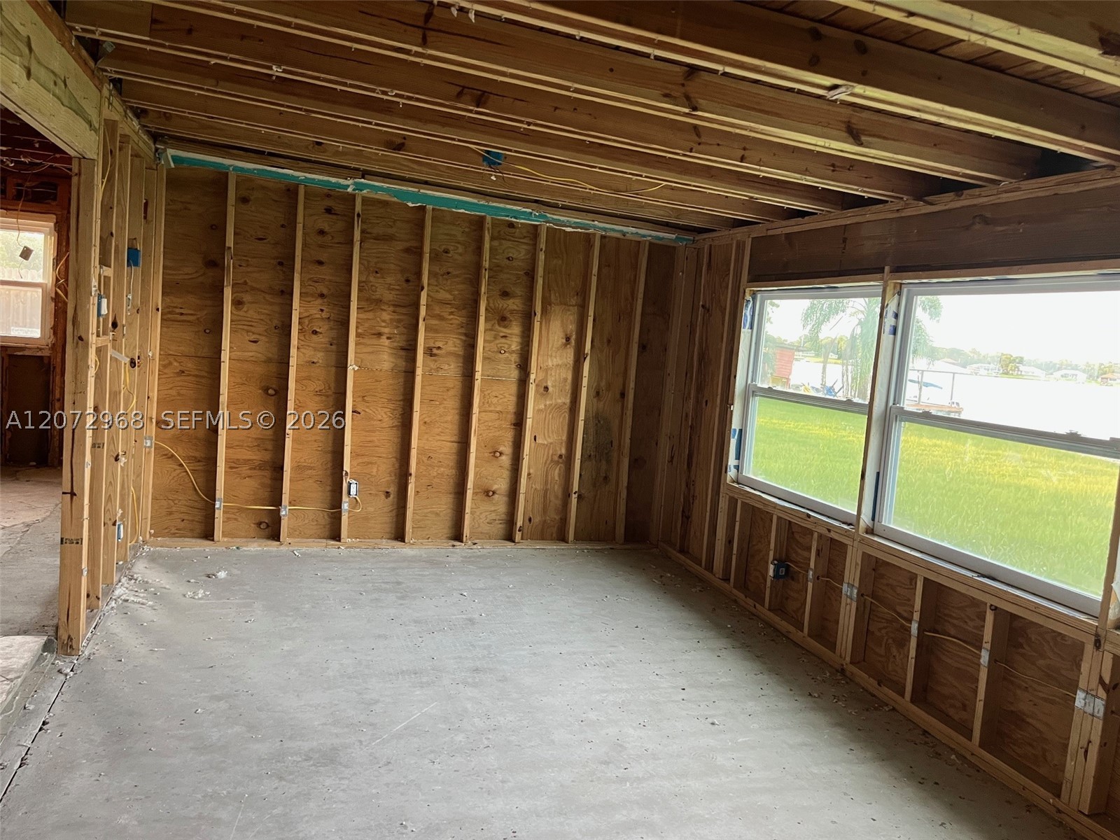 1052 Lake Carrie Dr Property Photo 7