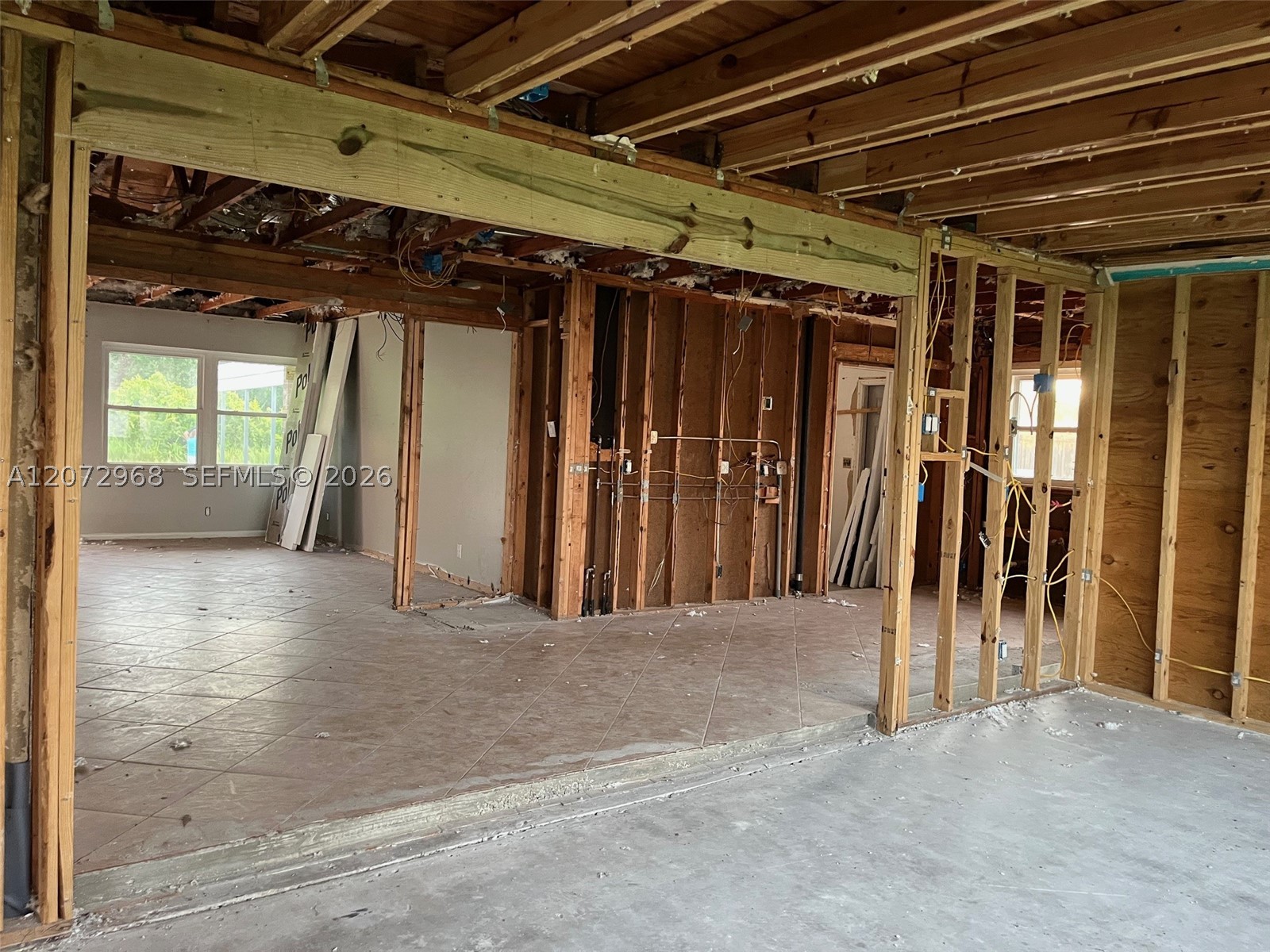 1052 Lake Carrie Dr Property Photo 10
