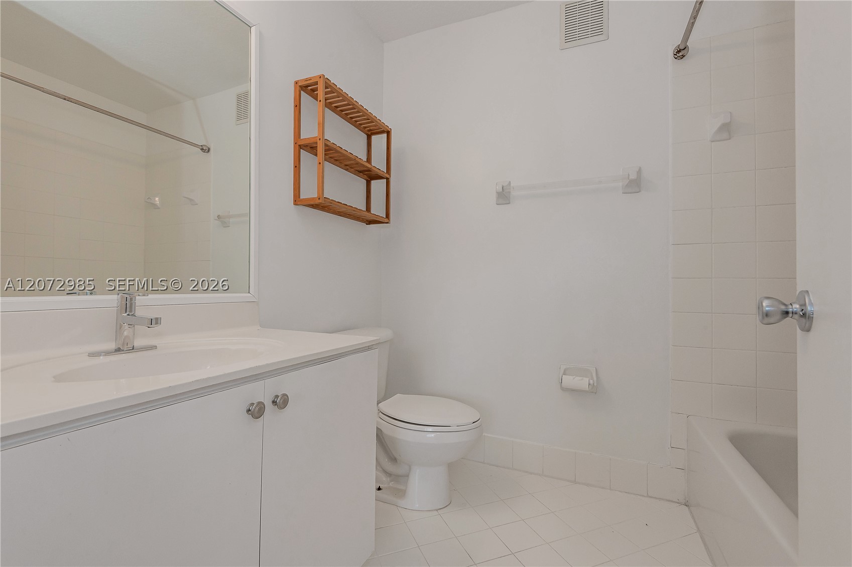 3390 Ne 10th St 201 Property Photo 14