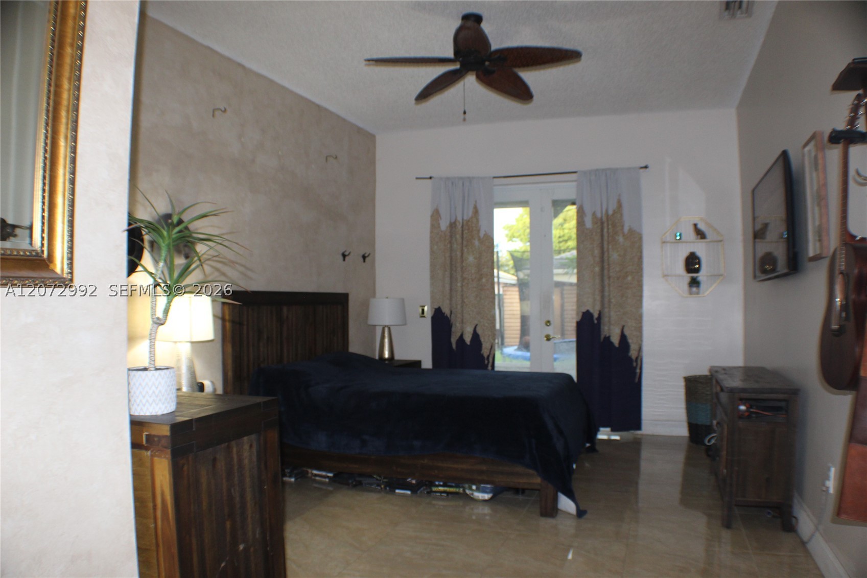 A12072992 Property Photo 3