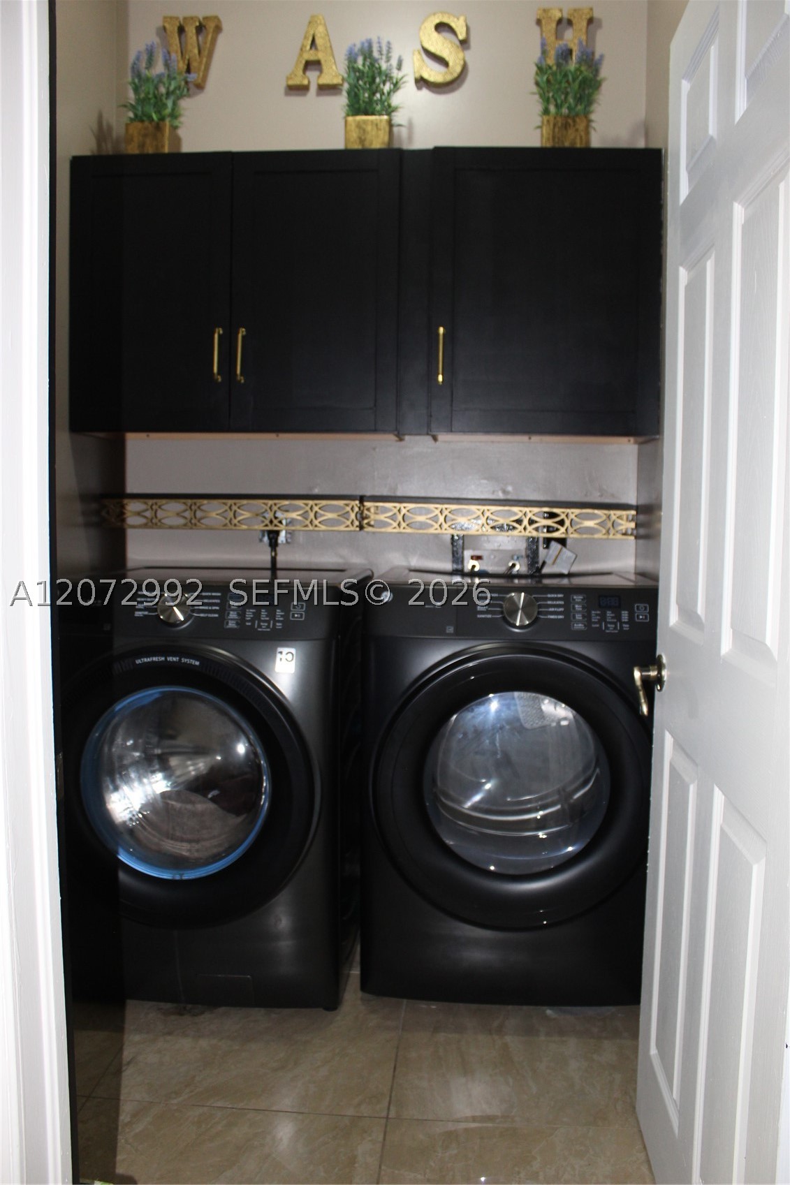 A12072992 Property Photo 6