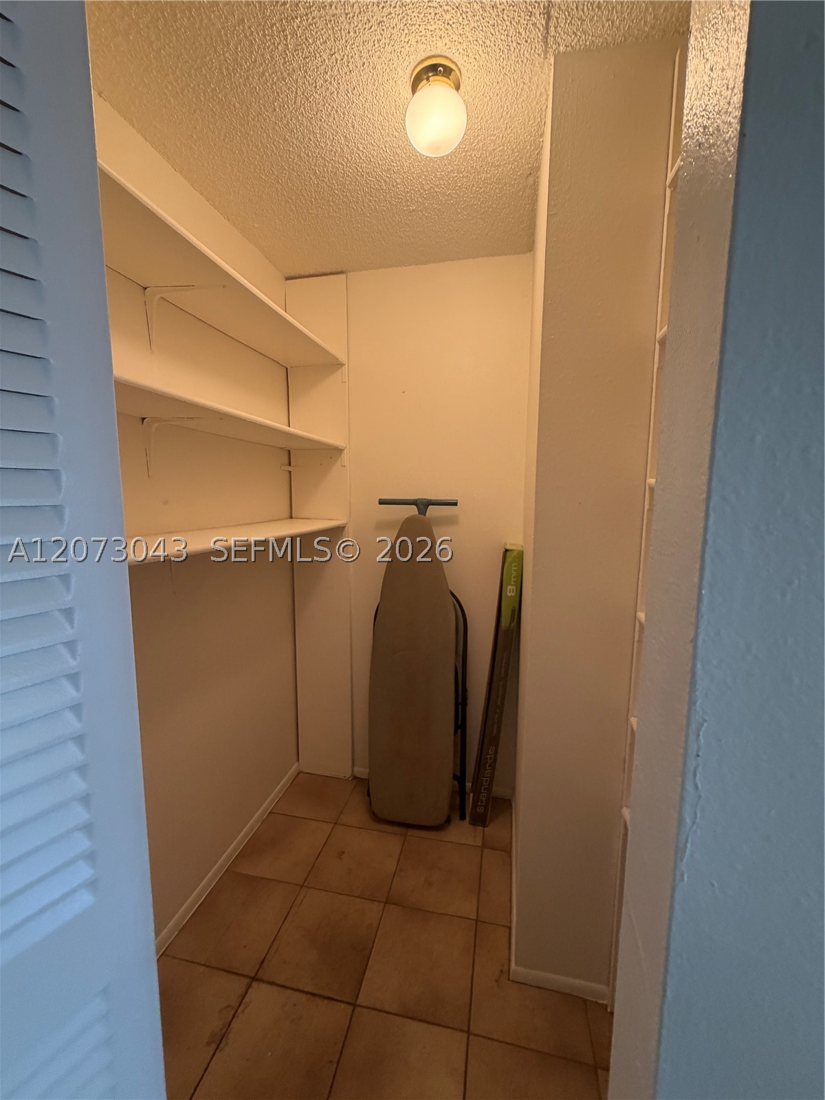 1825 W 44th Pl 308 Property Photo 3