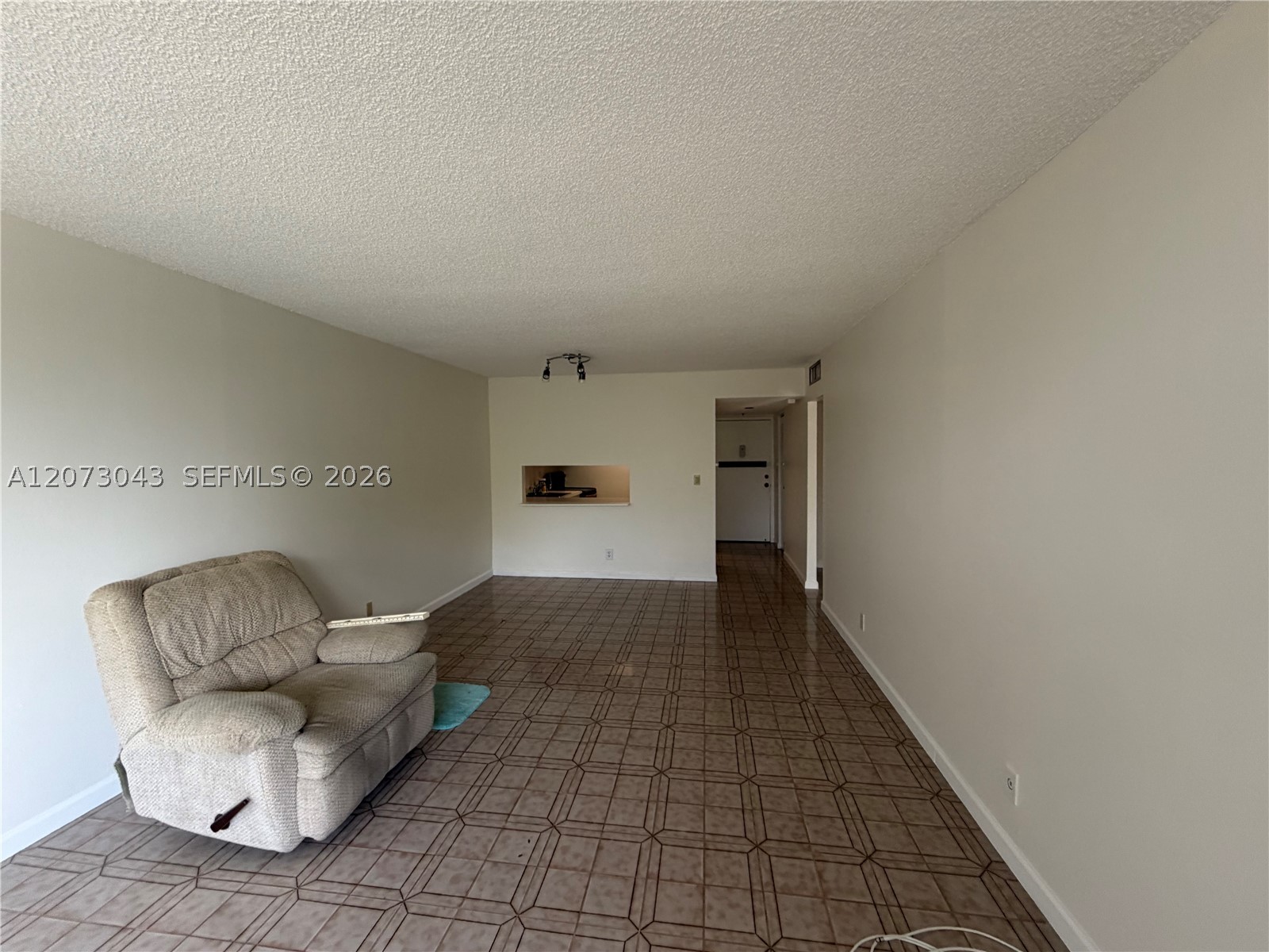 1825 W 44th Pl 308 Property Photo 4