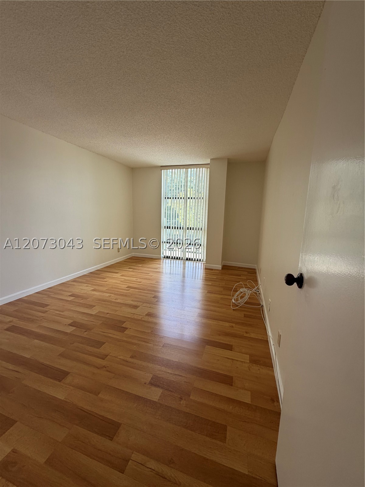 1825 W 44th Pl 308 Property Photo 6