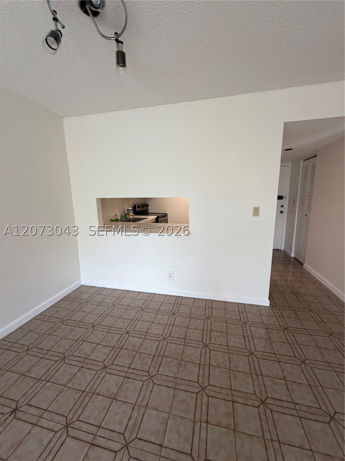 1825 W 44th Pl 308 Property Photo 7