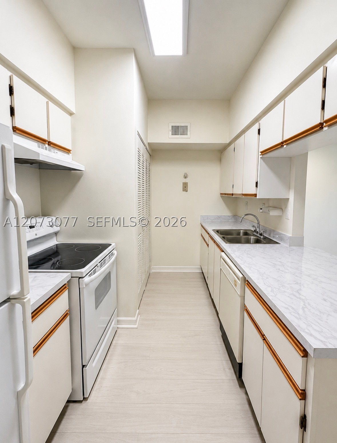 18316 Nw 68th Ave I Property Photo 3