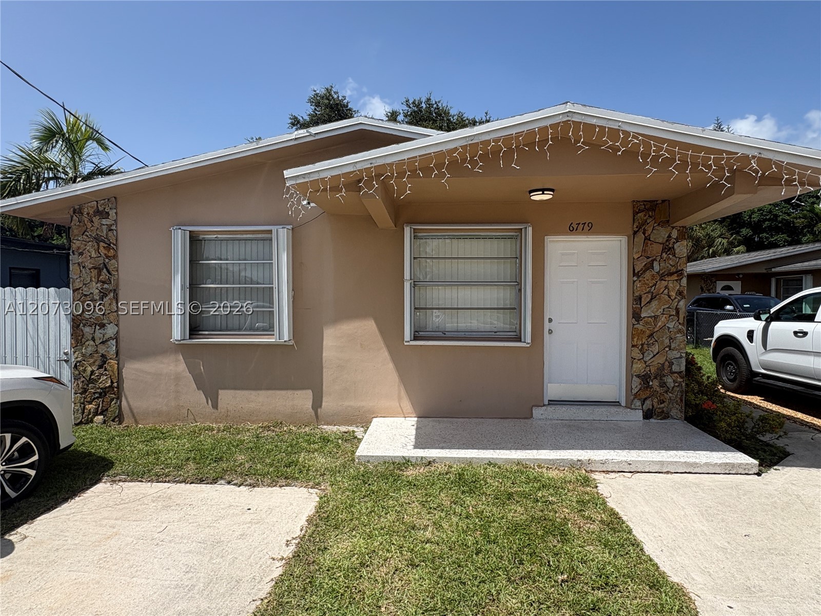 6777 SW 21st St 6779 Property Photo 1