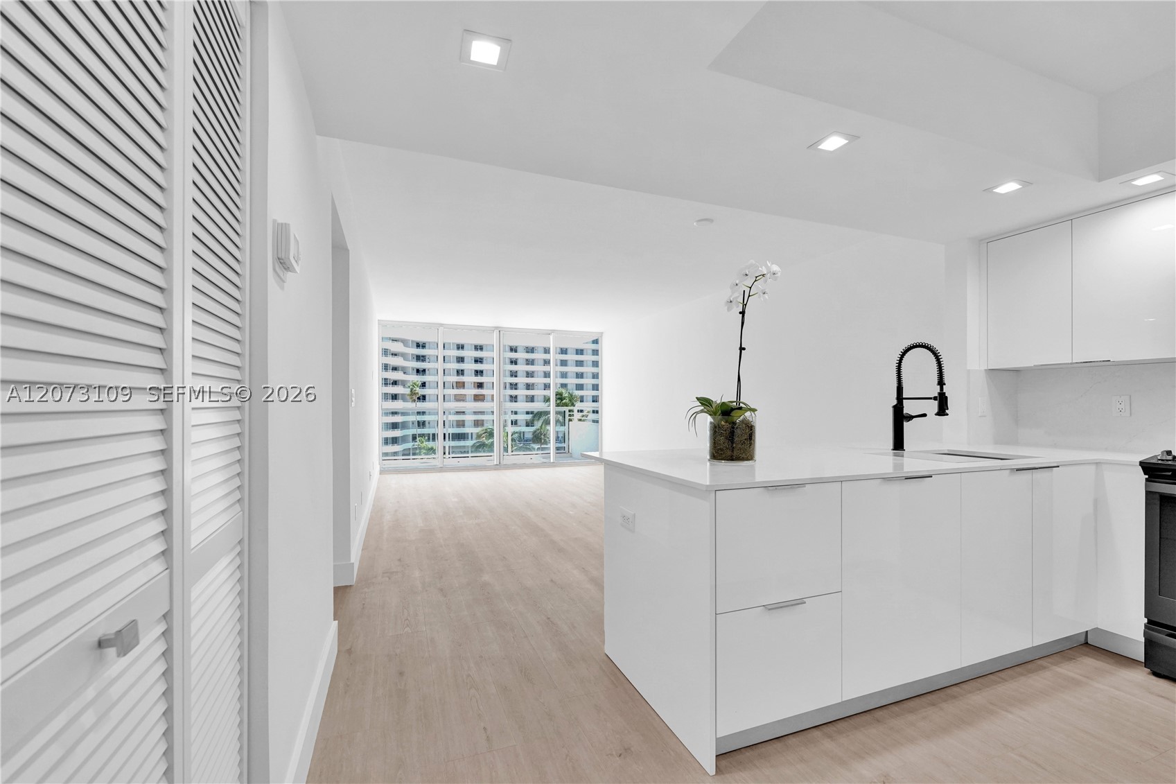 5600 Collins Ave 6a Property Photo 4