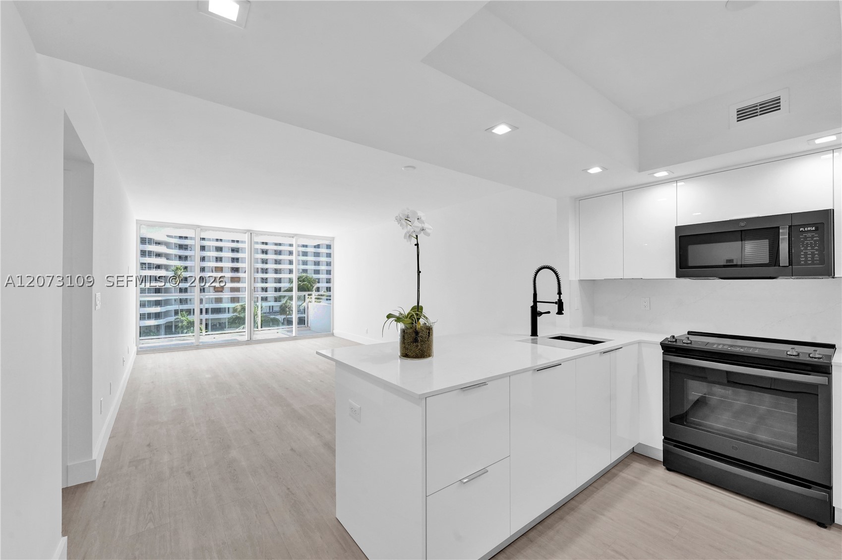 5600 Collins Ave 6a Property Photo 5