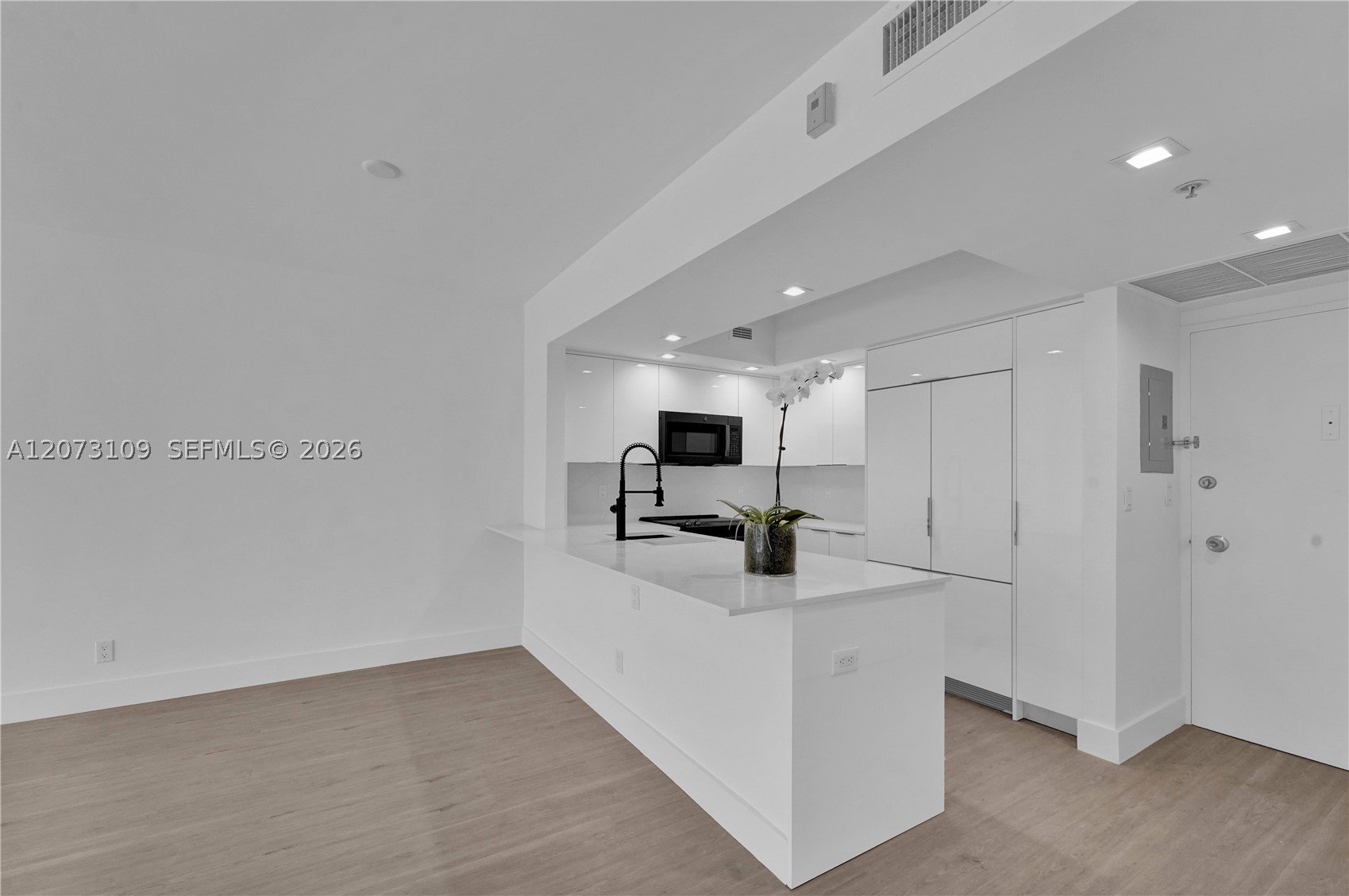 5600 Collins Ave 6a Property Photo 9