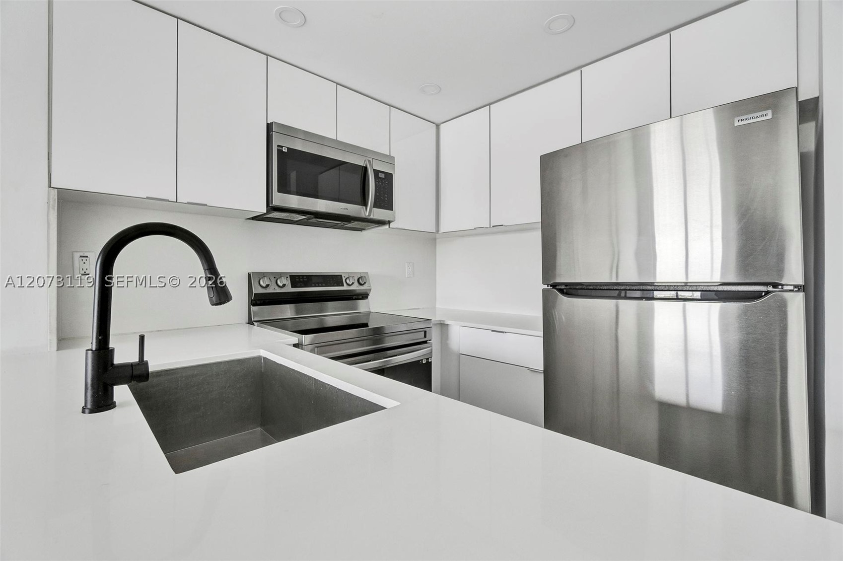 620 Sw 10th St 305 Property Photo 8