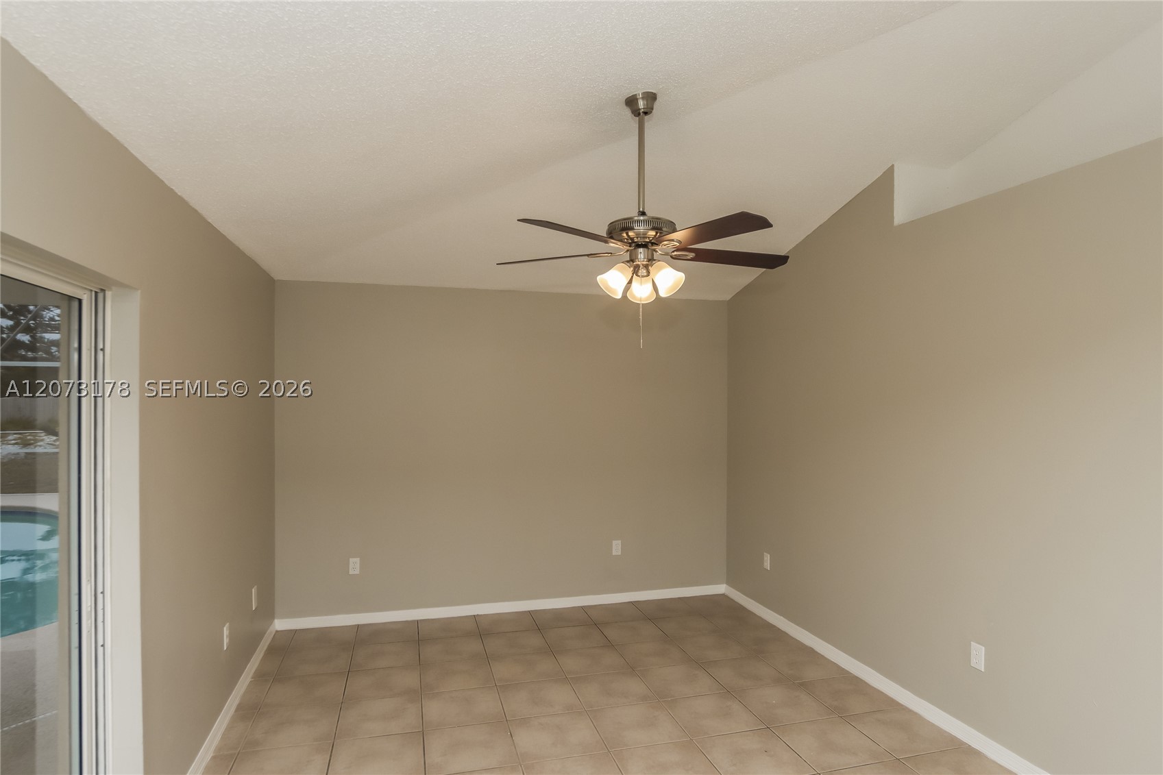371 Sw Feldman Ave Property Photo 3