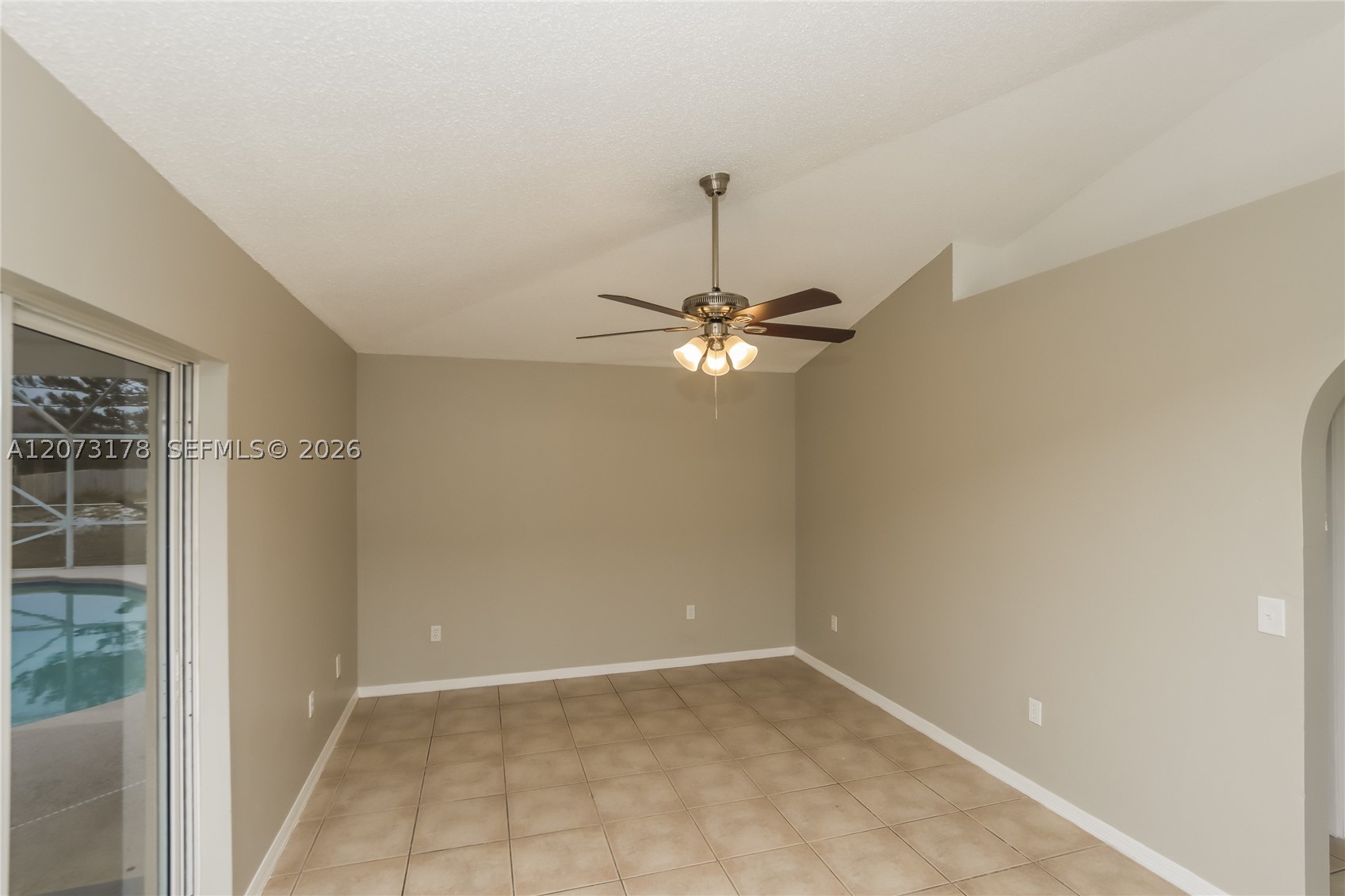 371 Sw Feldman Ave Property Photo 4