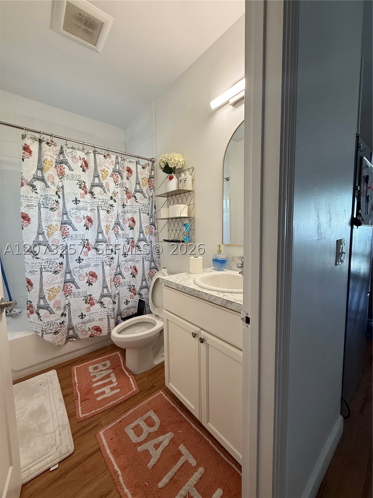 534 18th St Property Photo 2